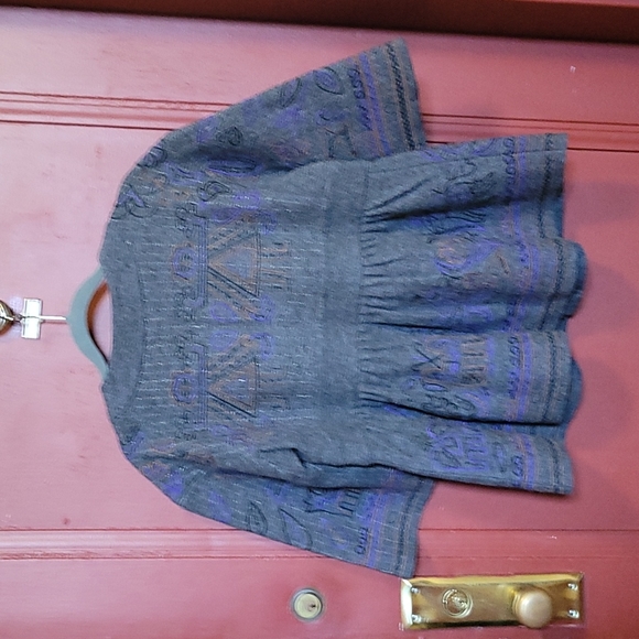 DKNY WOMEN'S GRAY SWEATER SIZE SMALL - Picture 3 of 16